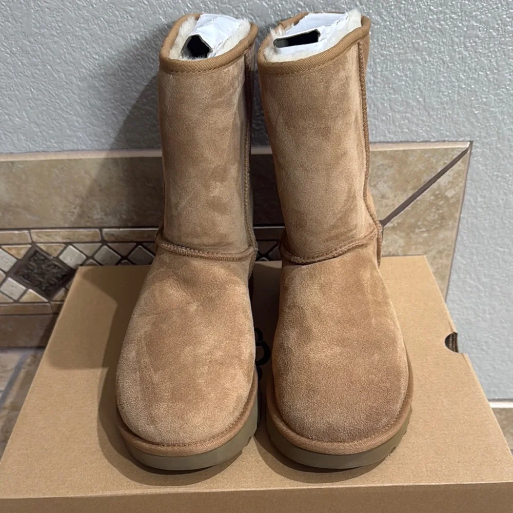 UGG Classic Short Chestnut Boots - Picture 1 of 8